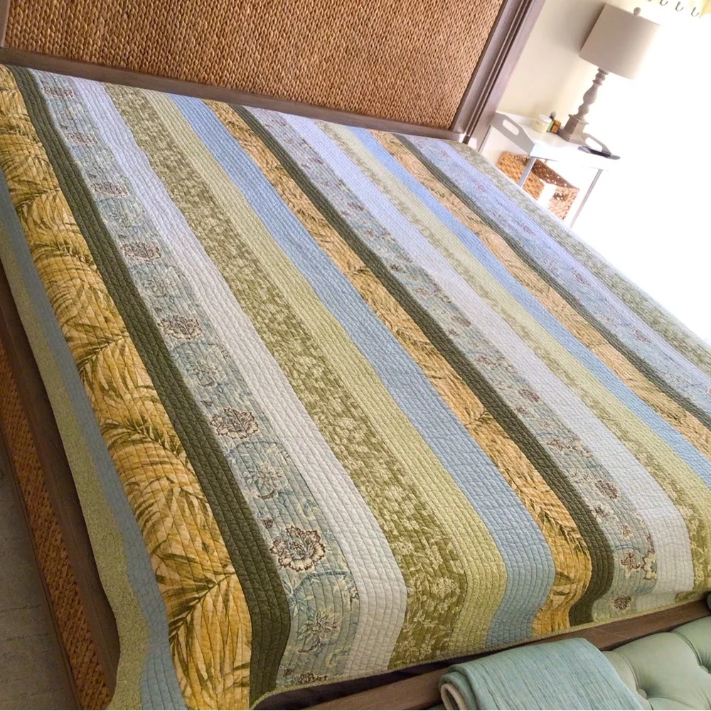 New set of Queen Quilt and two standard pillow shams cases